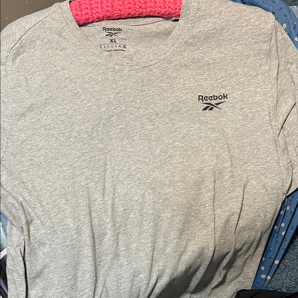 Reebok Men's Light Gray Short Sleeve Tee